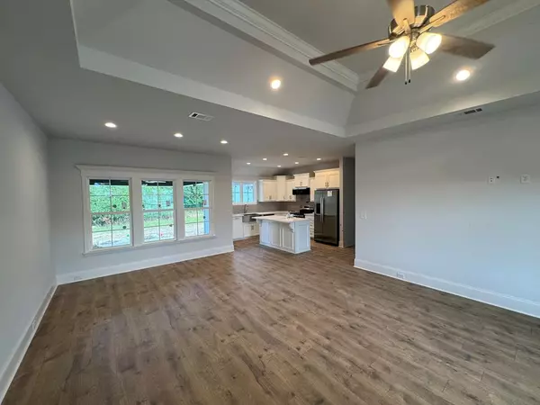 Hahira, GA 31632,327 Barry Field Circle