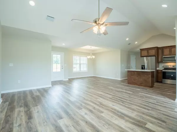 Valdosta, GA 31601,1044 Mary Nell