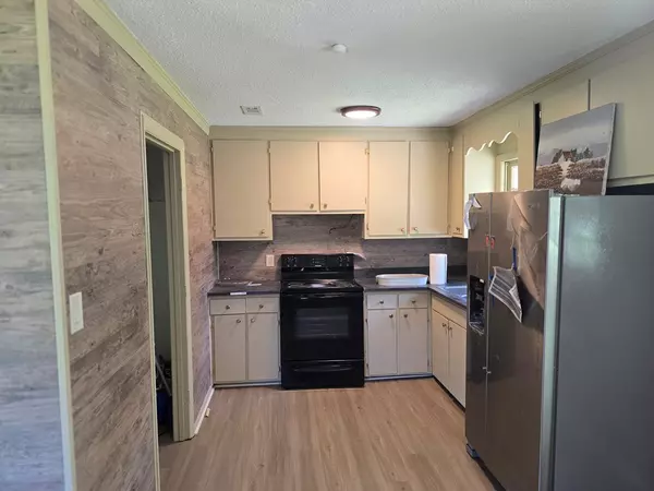 Valdosta, GA 31601,1202 MELISSA DR