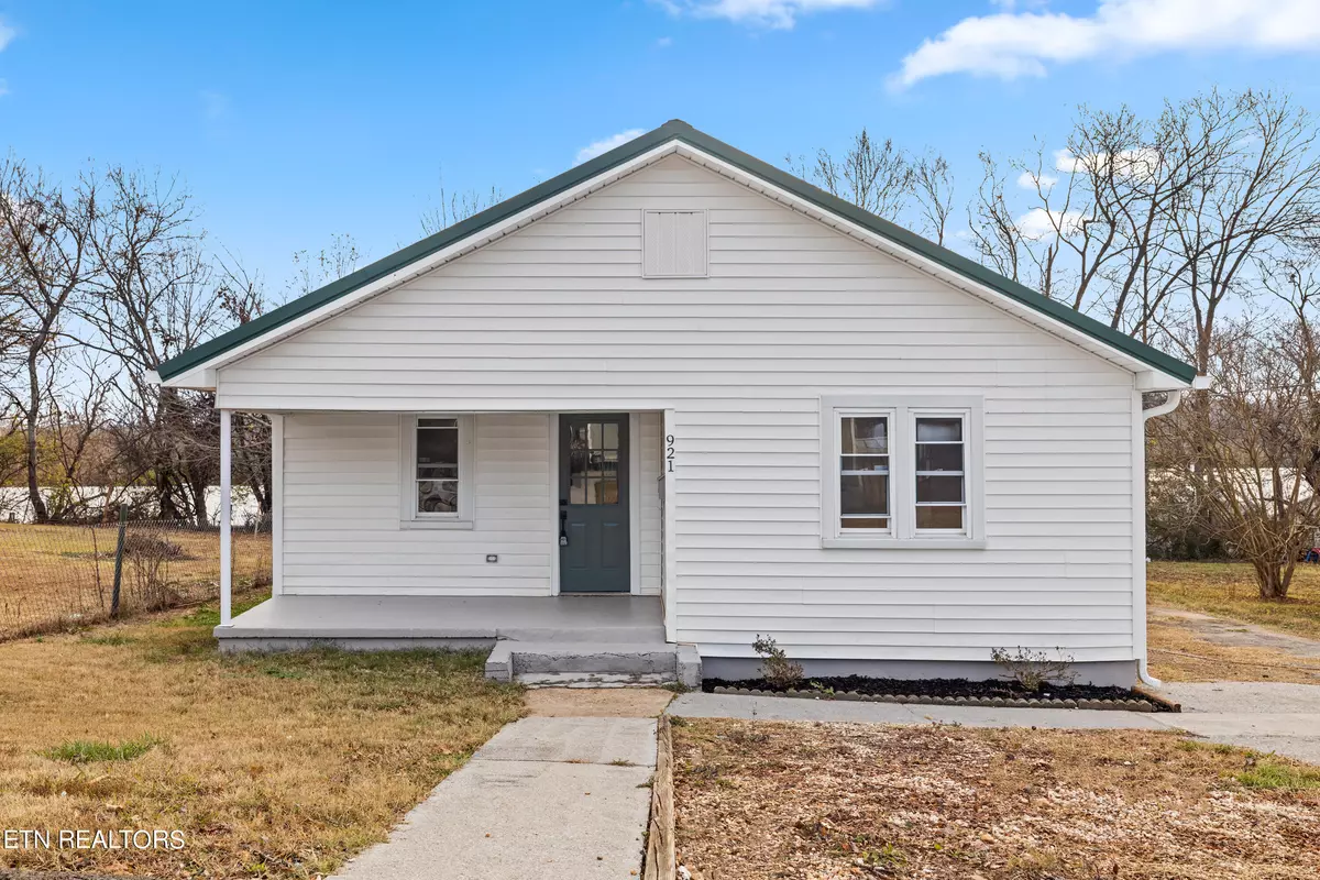 Loudon, TN 37774,921 Vale St