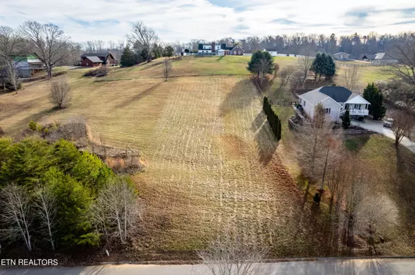 2440 Whisper Creek DR, Friendsville, TN 37737