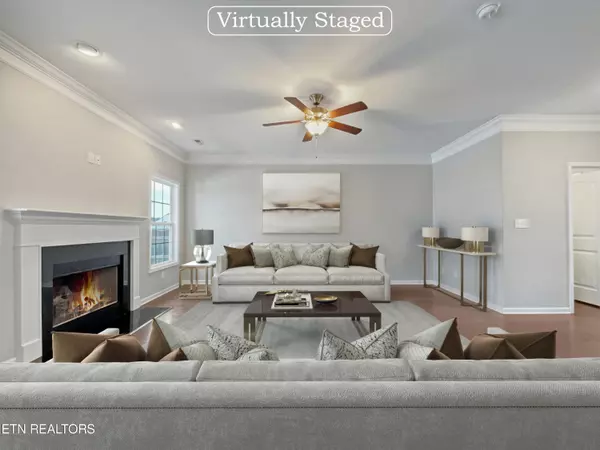 Knoxville, TN 37920,814 Donahue LN