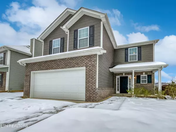 Knoxville, TN 37920,814 Donahue LN