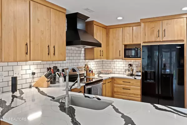 Knoxville, TN 37922,12637 Clear Ridge Rd