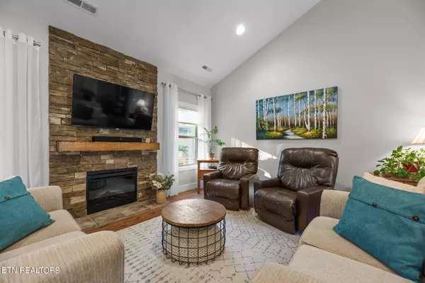 Loudon, TN 37774,244 Chuniloti WAY