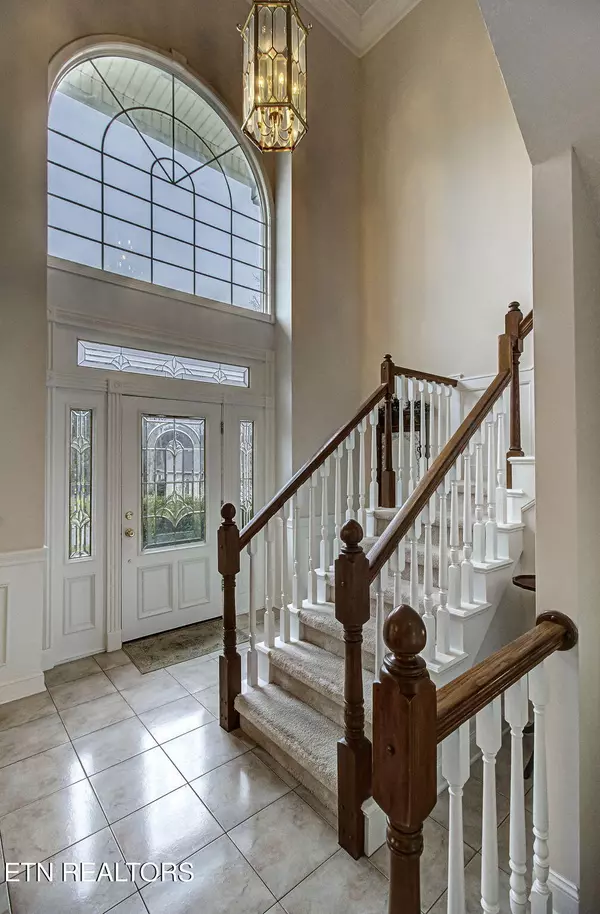 Loudon, TN 37774,108 Skiatook WAY