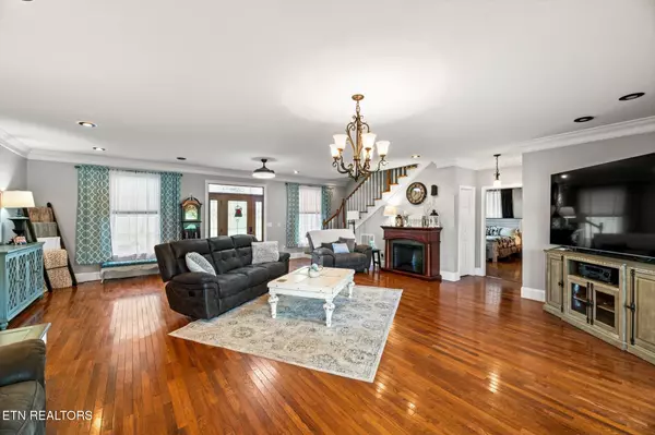 Philadelphia, TN 37846,17340 Pond Creek Rd