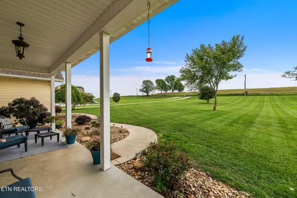 Philadelphia, TN 37846,17340 Pond Creek Rd