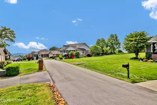 109 Pointe Summit Dr DR, Greenback, TN 37742