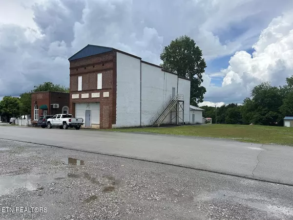 205 Hall St, Vonore, TN 37885