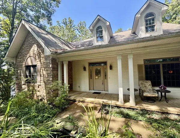 Loudon, TN 37774,207 Chickasaw LN