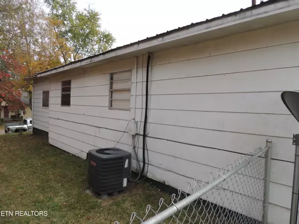 Lenoir City, TN 37771,902 N C St