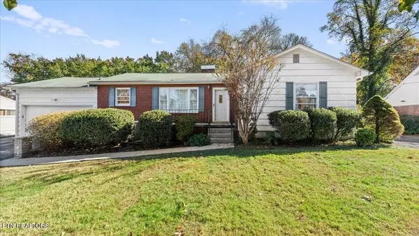 308 Centeroak DR, Knoxville, TN 37920