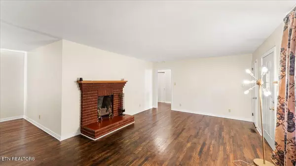 Knoxville, TN 37920,308 Centeroak DR