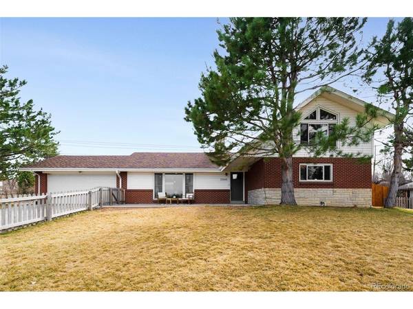 2000 Willow,  Lakewood,  CO 80215