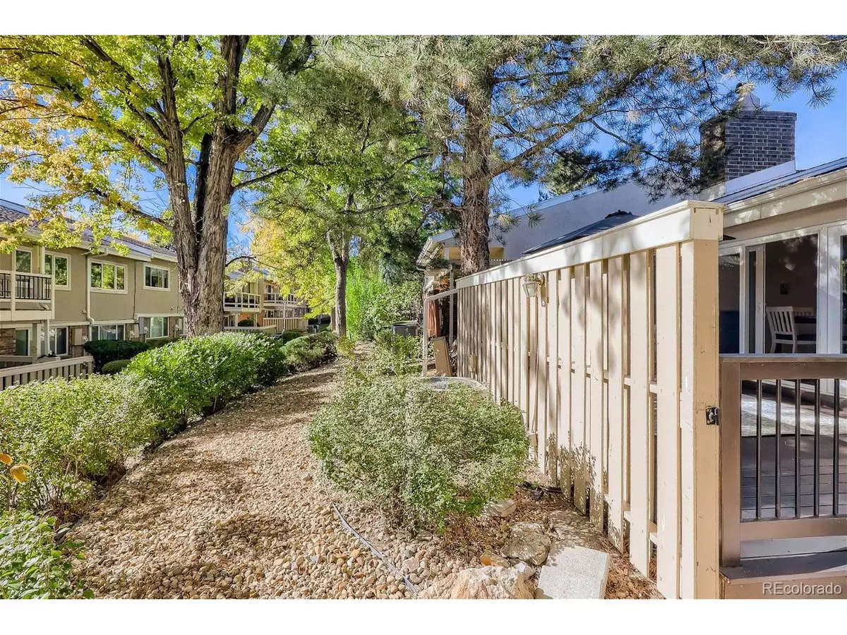 Denver, CO 80224,6985 E Girard #E2