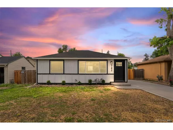 742 Hanover, Aurora, CO 80010