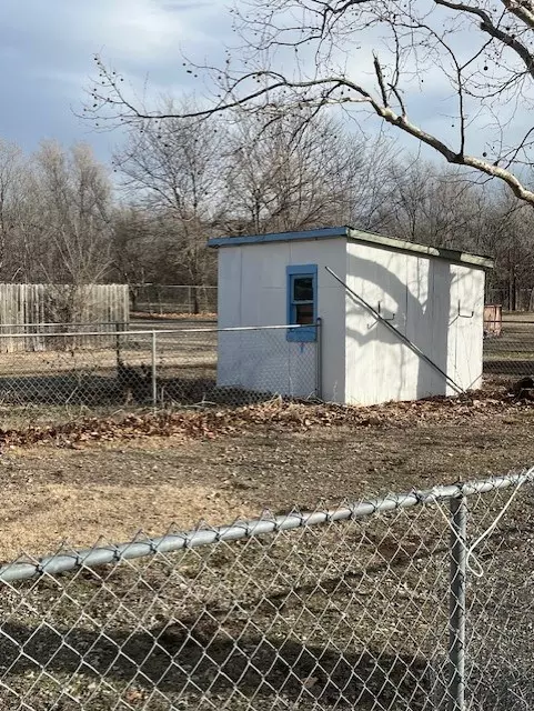 Lyons, KS 67554,614 Dinsmore