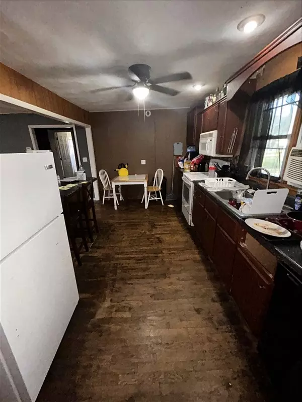 Clarence, MO 63437,208 Macon Street