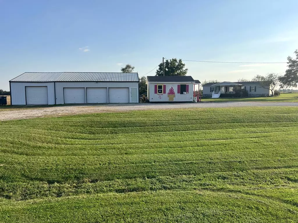 Laclede, MO 64651,20212 Highway 36