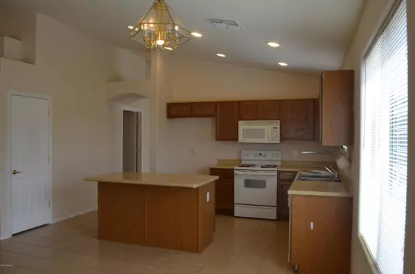 Vail, AZ 85641,554 S Sunny Rock Drive