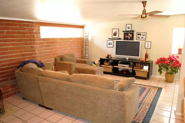 Tucson, AZ 85704,1035 W Emerine Drive