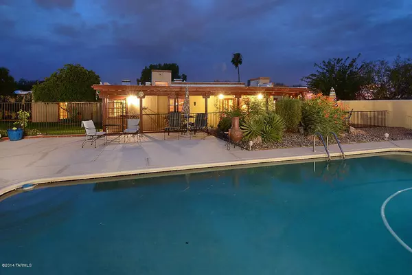 310 N Indian House Road, Tucson, AZ 85711