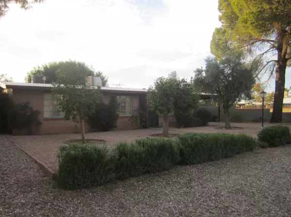 2227 N Chrysler Drive, Tucson, AZ 85716