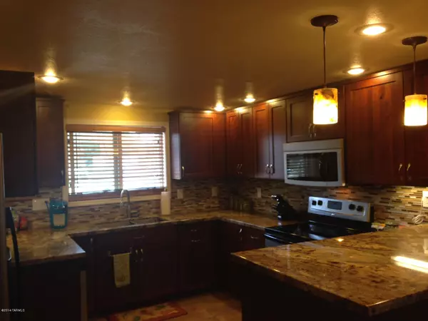 Tucson, AZ 85710,840 S Camino Seco