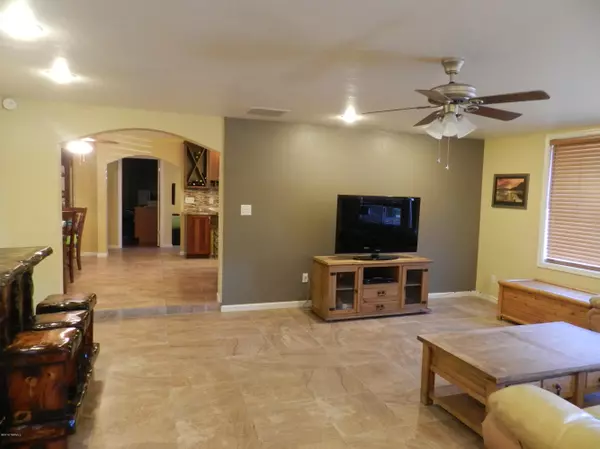 Tucson, AZ 85710,840 S Camino Seco