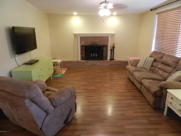 Tucson, AZ 85710,840 S Camino Seco