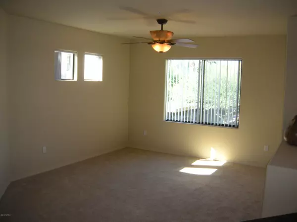 Tucson, AZ 85718,2550 E River Road #14204