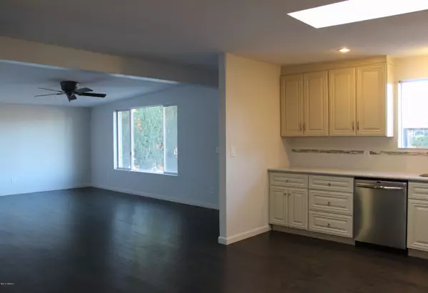 Tucson, AZ 85710,7330 E 32nd Street