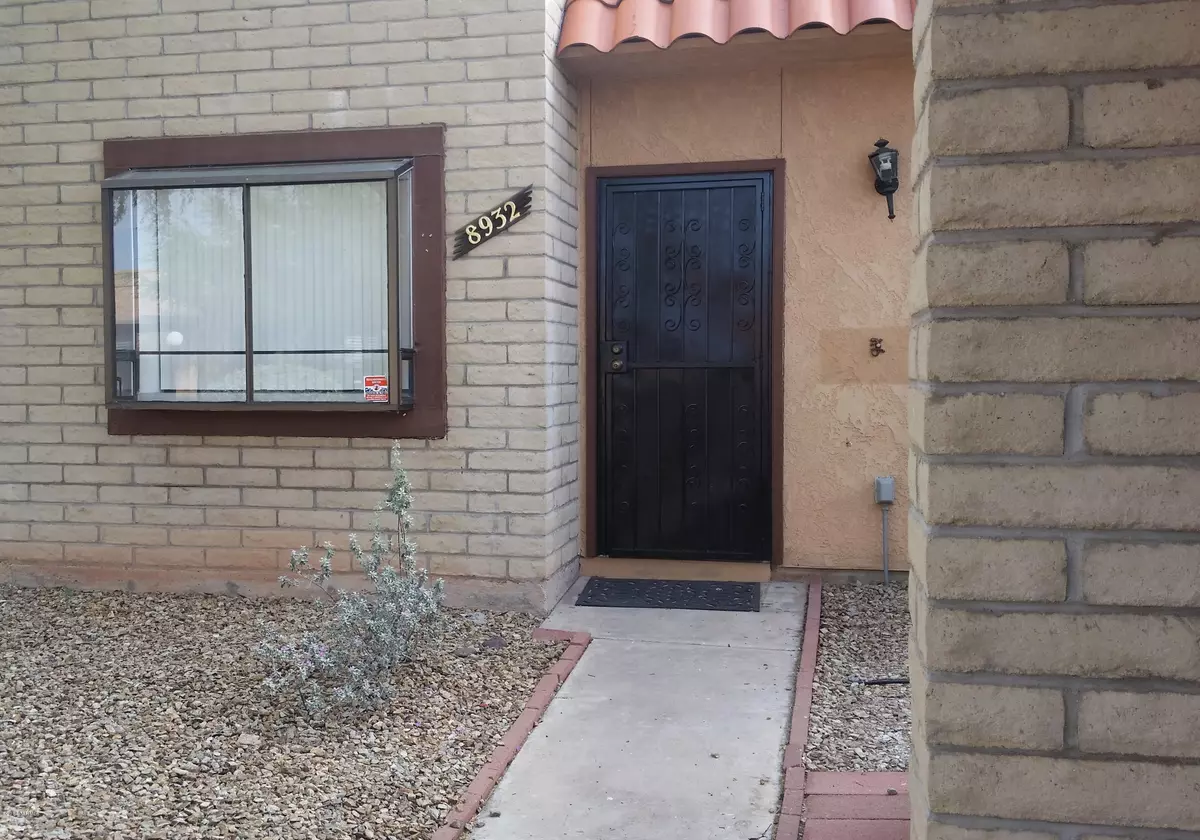 Tucson, AZ 85710,8932 E Calle Norlo