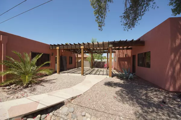 2923 E Adams Street, Tucson, AZ 85716