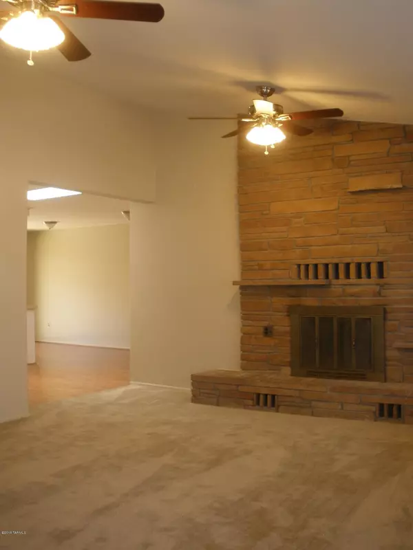 Tucson, AZ 85710,8618 E 4Th Street