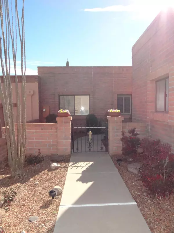 1365 W Camino De La Oca, Green Valley, AZ 85622