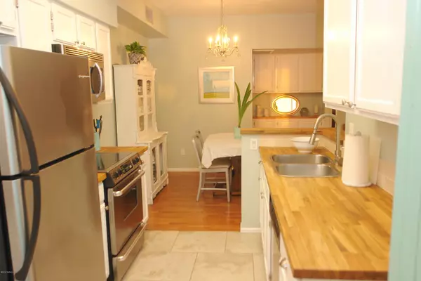 Tucson, AZ 85710,7968 E Colette Circle #211