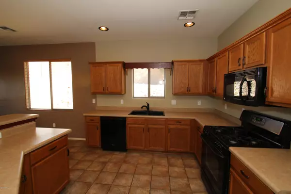 Vail, AZ 85641,527 E Salt River Place