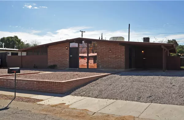 7200 E Elbow Bay Drive, Tucson, AZ 85710