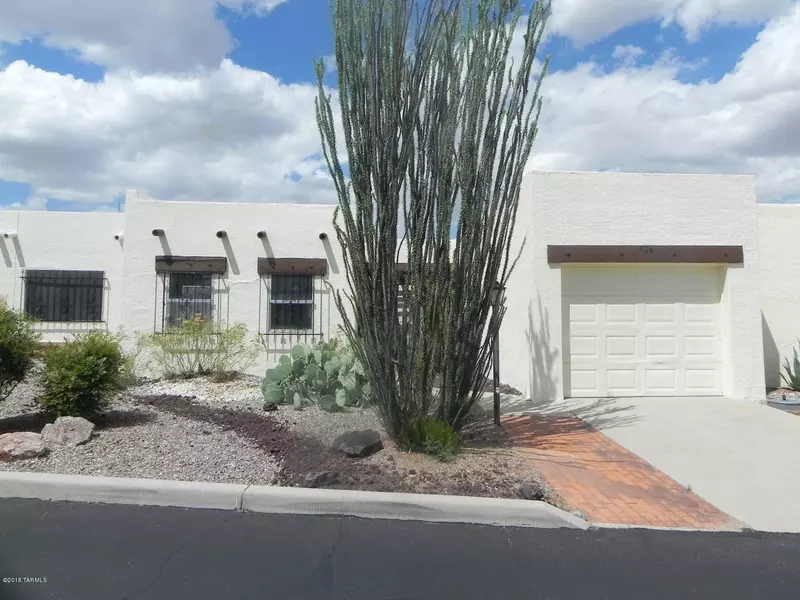 726 W Paseo Del Prado, Green Valley, AZ 85614