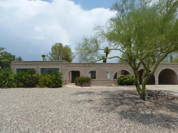 8935 E Maple Leaf Drive, Tucson, AZ 85710