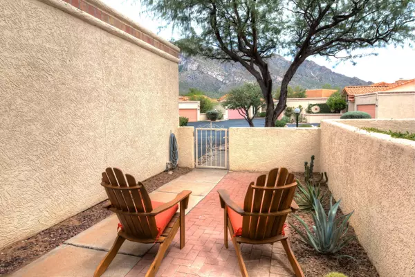 215 E Horizon Circle, Tucson, AZ 85737