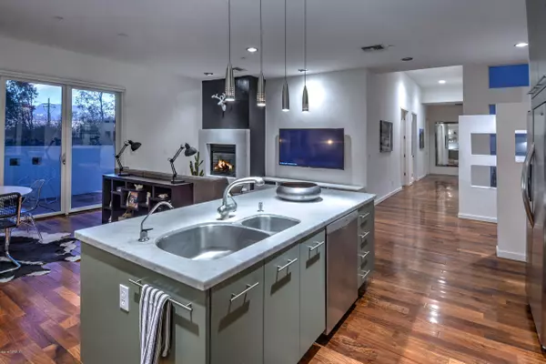 Tucson, AZ 85718,6886 N Casas Adobes Drive