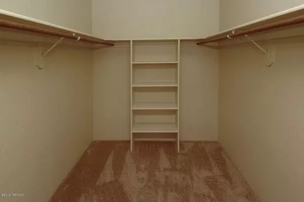 Tucson, AZ 85718,5750 N CAMINO ESPLENDORA (Bldg C)  #134