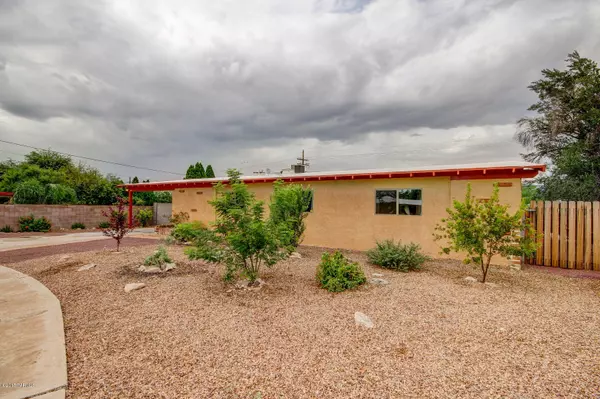 8227 E Cooper Place, Tucson, AZ 85710