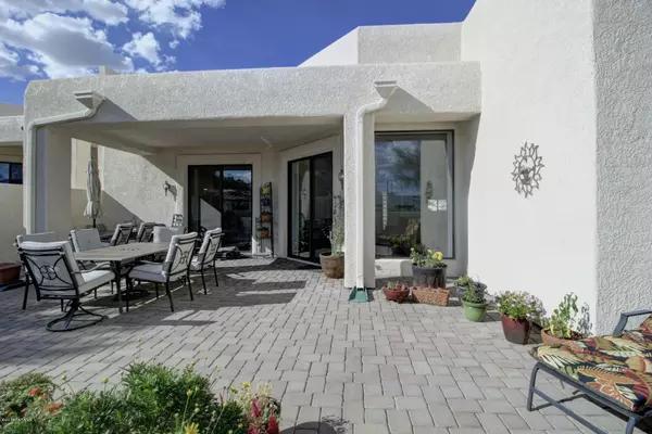 Green Valley, AZ 85614,583 W Camino Del Bondadoso