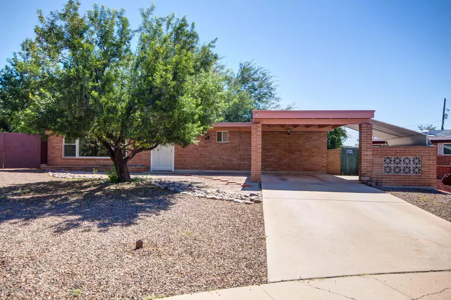 938 S Camino Seco, Tucson, AZ 85710