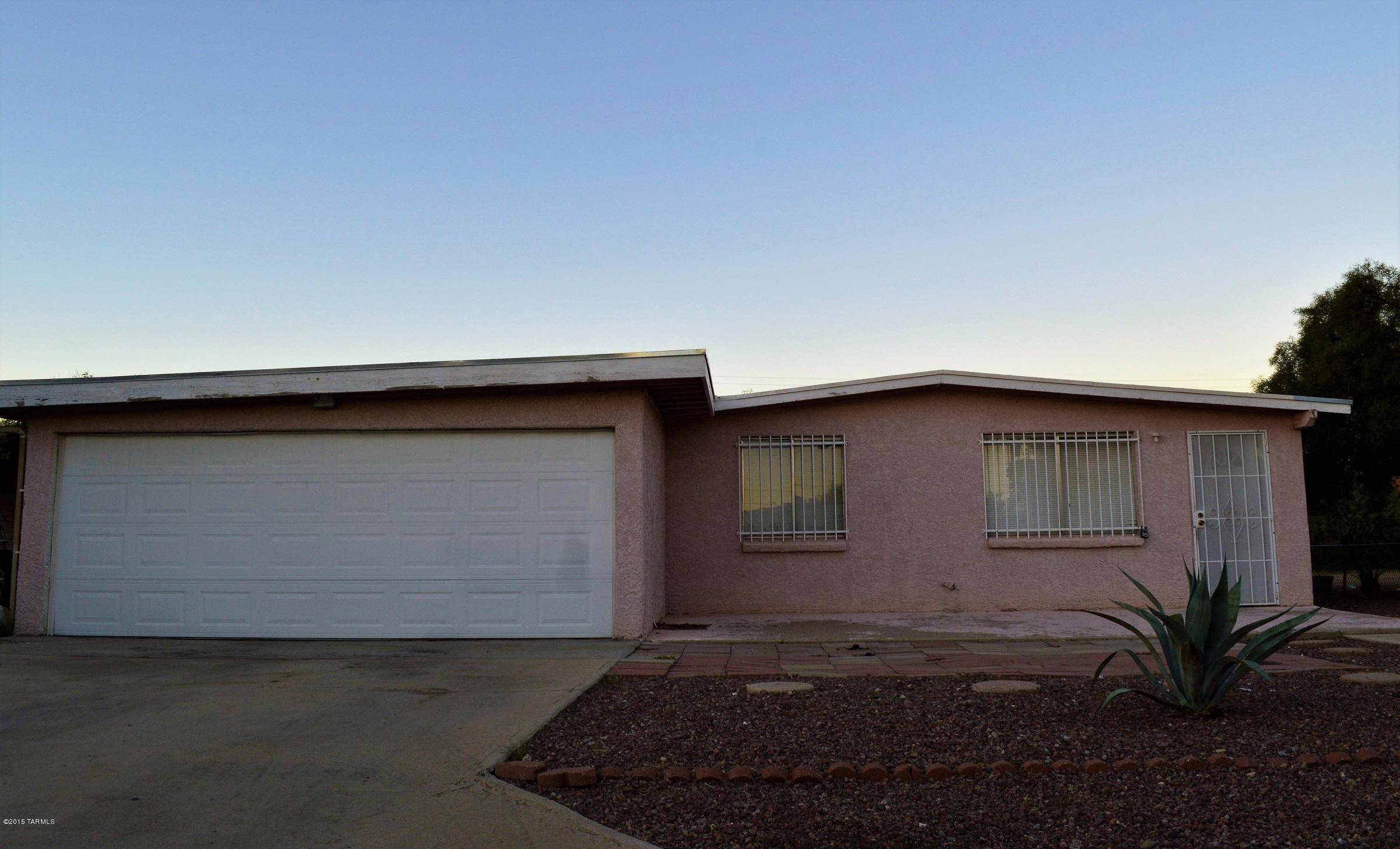 1120 W District Street, Tucson, AZ 85714