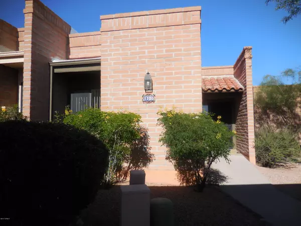 1320 W Desert Hills Drive, Green Valley, AZ 85622